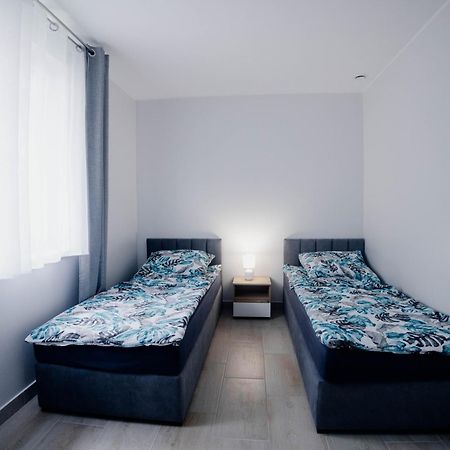 Hotel Osrodek Wypoczynkowy Wratislavia à Radzyń Extérieur photo